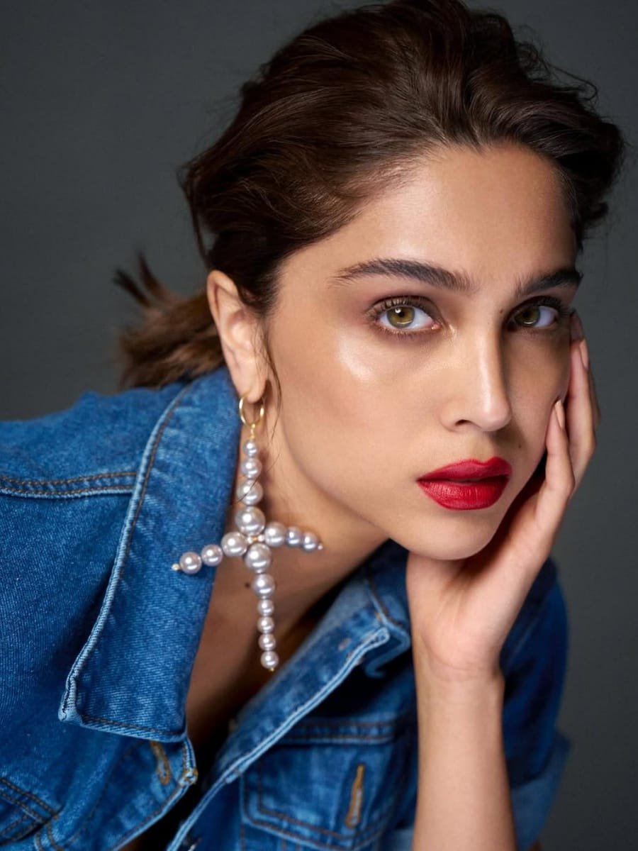 Sharvari Wagh net worth: जानिए शरवरी वाघ कितनी संपत्ति की है मालिक